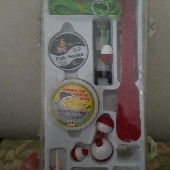 Vintage Deluxe Fishing Tackle Kit NIB - Picture 4 of 4